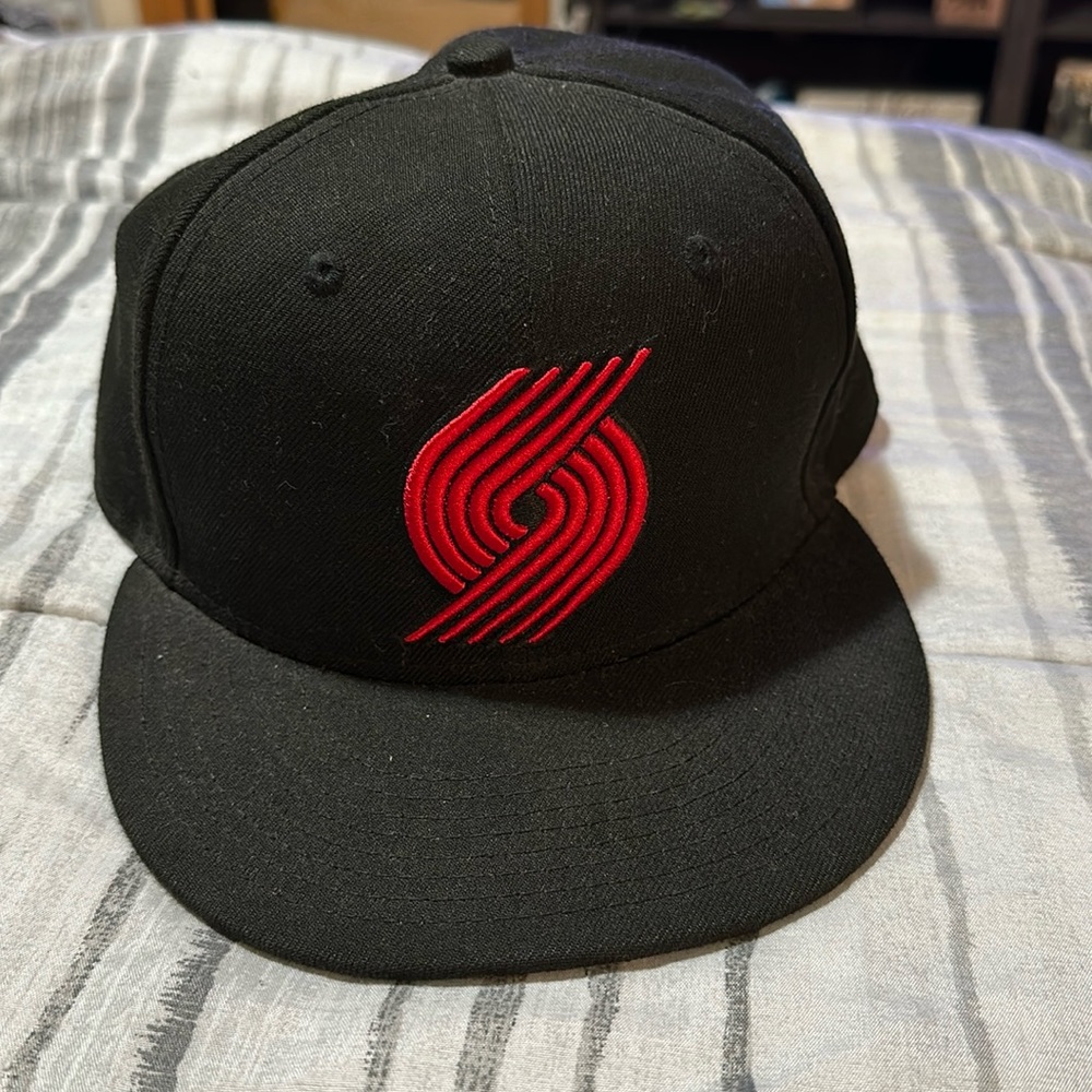 Black and red Portland Trial Blazers Hat